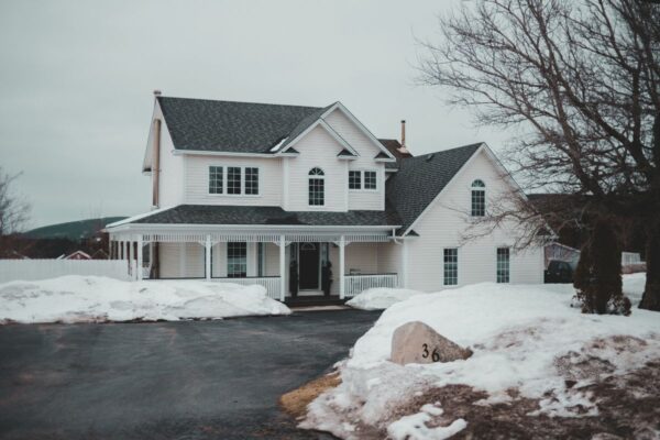 How to Handle Snow and Ice During Open Houses